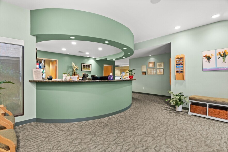 More Photos Of 386-398 Lombard St, Thousand Oaks Medical For Lease