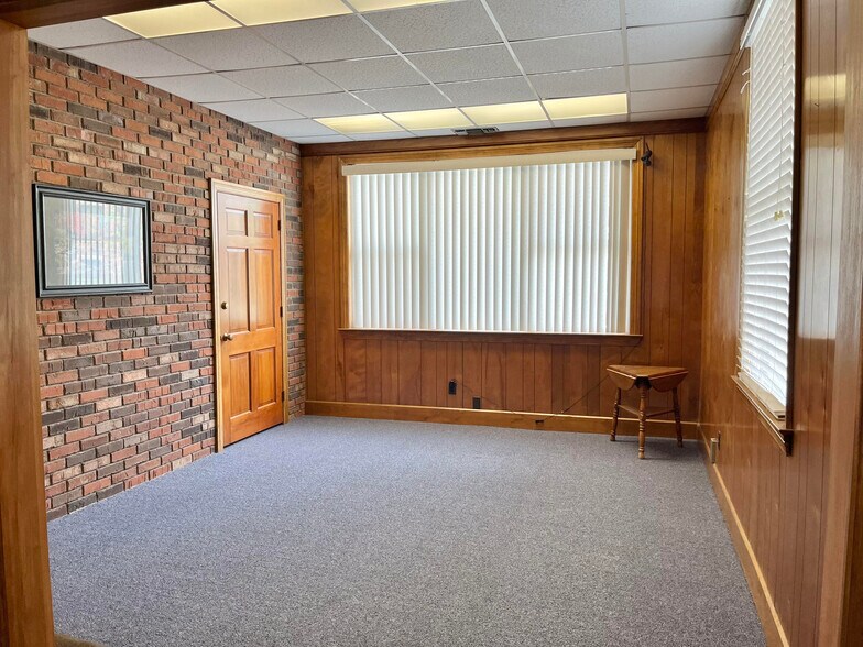 More Photos Of 350 5th Ave, Huntington Medical For Sale