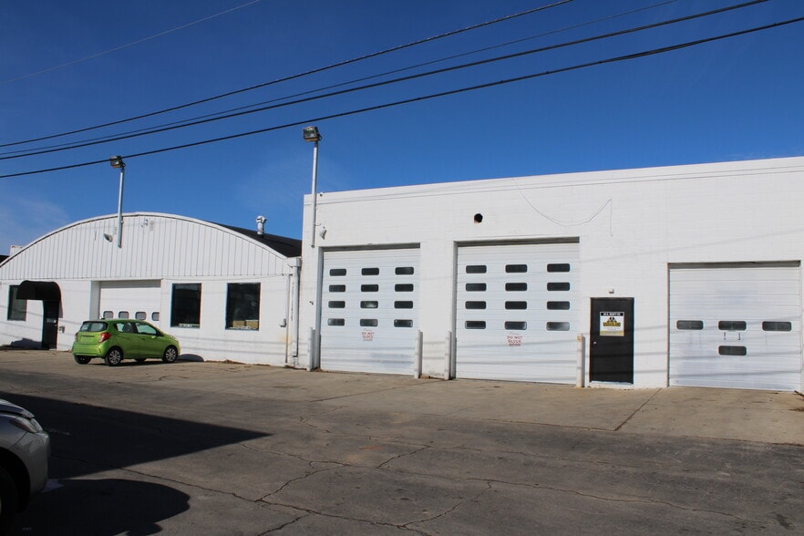 More Photos Of 24 E Scott St, Fond Du Lac Auto Dealership For Lease