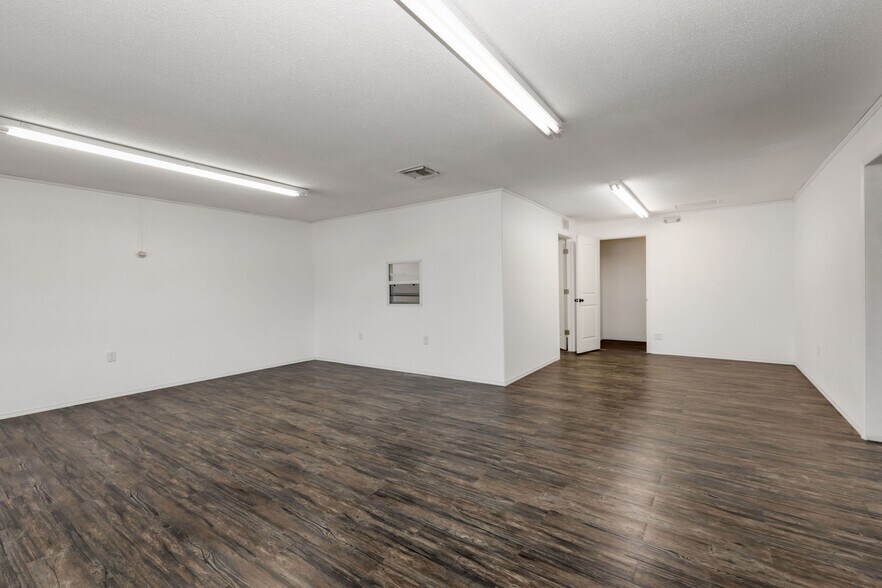 More Photos Of 23263 Harborview Rd, Port Charlotte Office For Sale