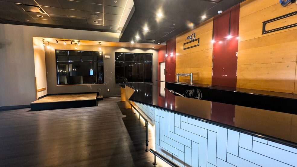 More Photos Of 1285 S College Mall Rd, Bloomington Storefront For Lease