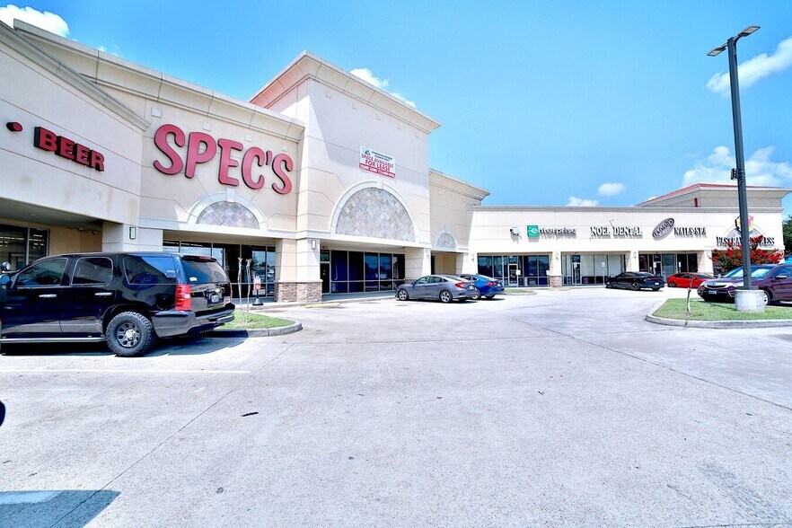 More Photos Of 11130 Gulf Fwy, Houston Storefront Retail Office For Lease