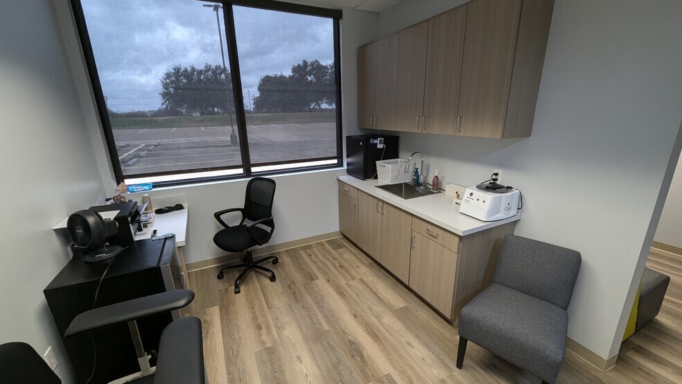 More Photos Of 2951 Kinwest Pky, Irving Office For Lease