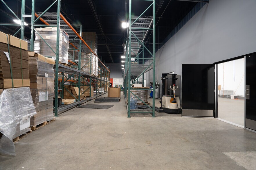 More Photos Of 19533 McLane St, Palm Springs Distribution For Sale