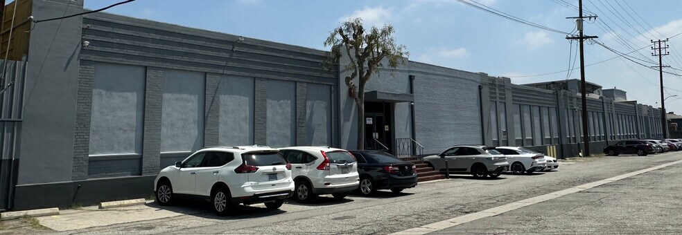 More Photos Of 2801 E 12th St, Los Angeles Warehouse For Lease