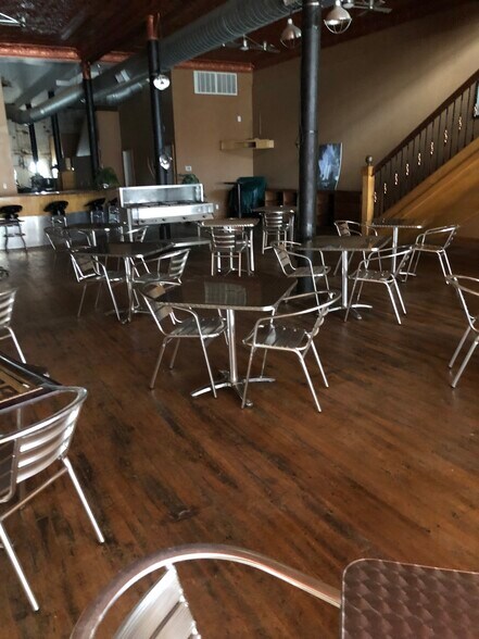 More Photos Of 104 N Market St, Gallatin General Retail For Sale