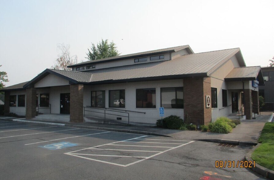More Photos Of 1463 E McAndrews Rd, Medford Medical For Sale