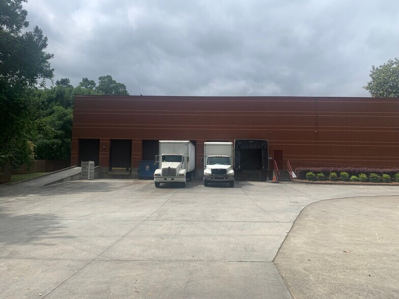 More Photos Of 1480 Bells Ferry Rd, Marietta Warehouse For Lease
