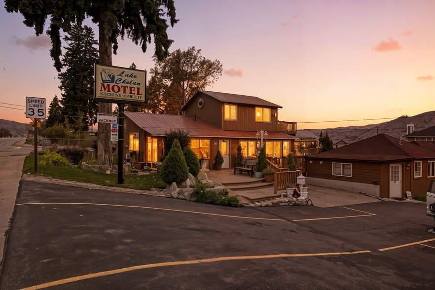 More Photos Of 2044 W Woodin Ave, Chelan Hotel For Sale