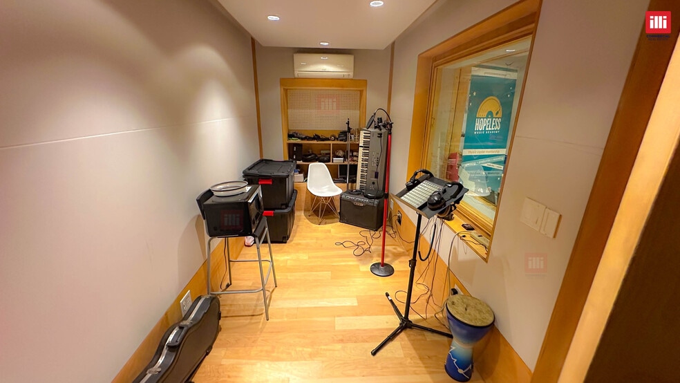 More Photos Of 7315 Lankershim Blvd, North Hollywood Light Manufacturing For Sale