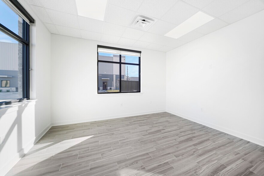 More Photos Of 30625 Kingsland, Brookshire Medical For Lease