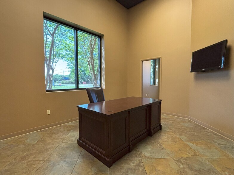 More Photos Of 25 E Nine One Half Mile Rd, Pensacola Office For Lease