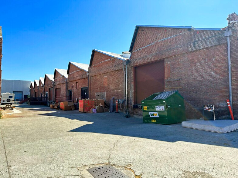 More Photos Of 2130-2220 Livingston St, Oakland Light Manufacturing For Lease
