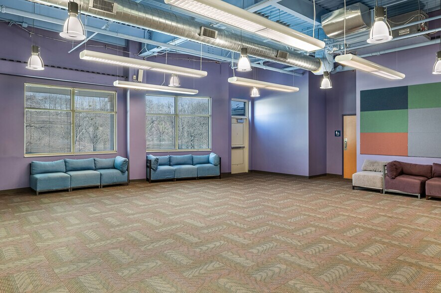 More Photos Of 2115 Lexington Rd, Louisville Office For Sale