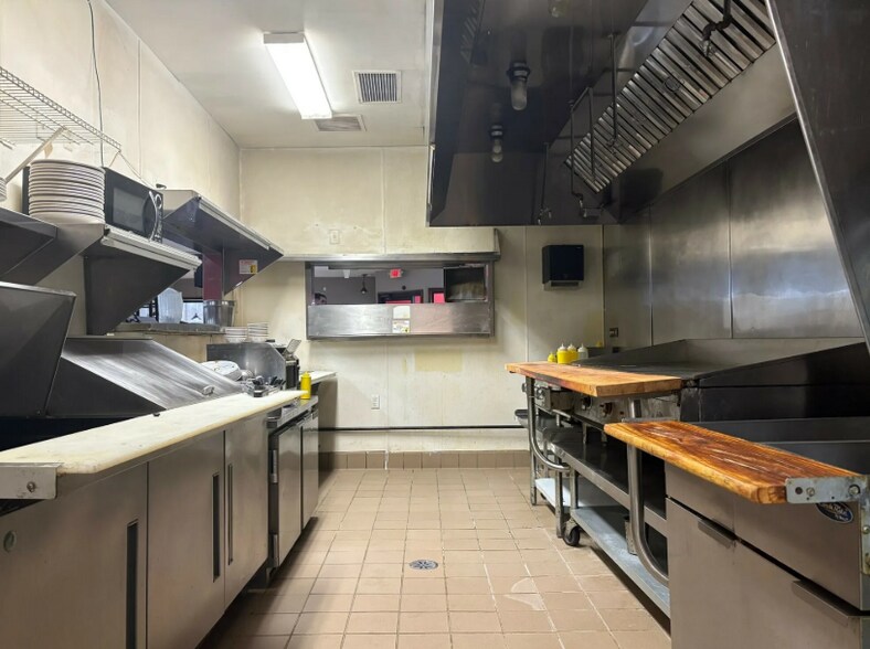More Photos Of 15612 Fort St, Southgate Restaurant For Sale
