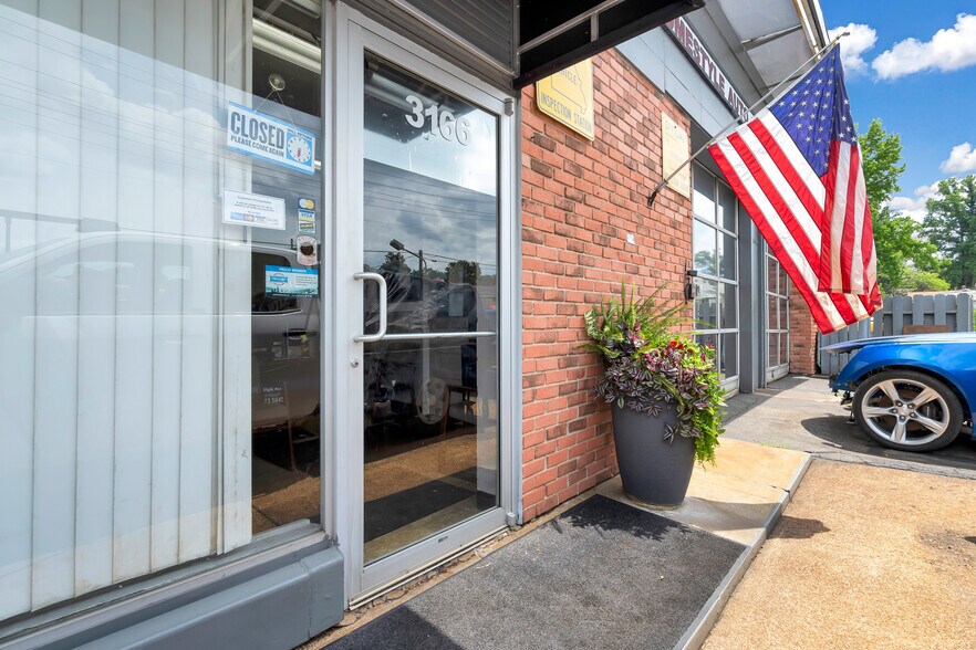 More Photos Of 3166 Ashby Rd, Saint Ann Auto Repair For Sale