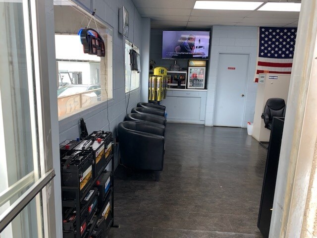 More Photos Of 655 Mapunapuna St, Honolulu Warehouse For Lease