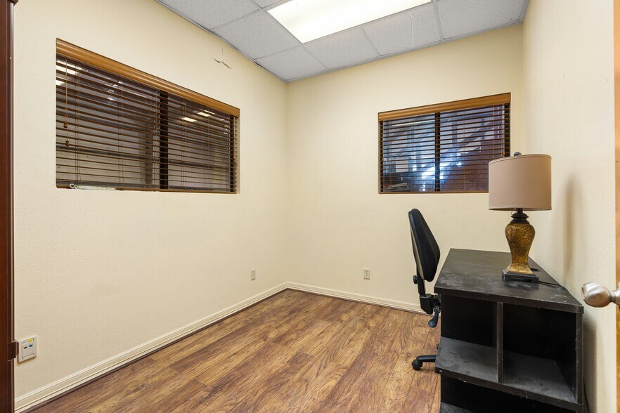 More Photos Of 26069 Springer Cemetary Rd, Hockley Flex For Sale