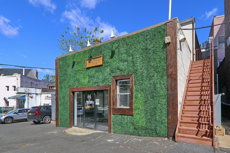 Primary Photo Of 168 Maplewood Ave, Maplewood Storefront Retail Residential For Lease