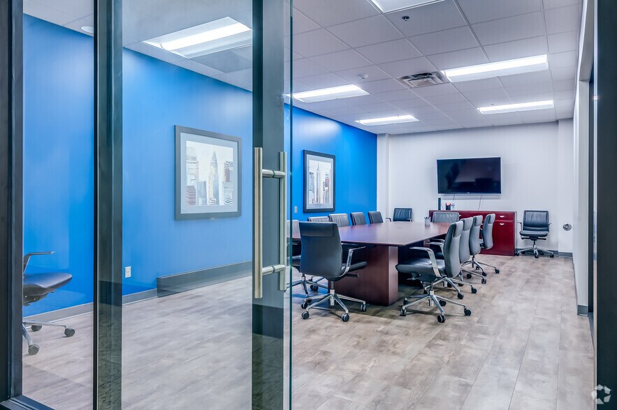 More Photos Of 2675 N Mayfair Rd, Wauwatosa Office For Lease