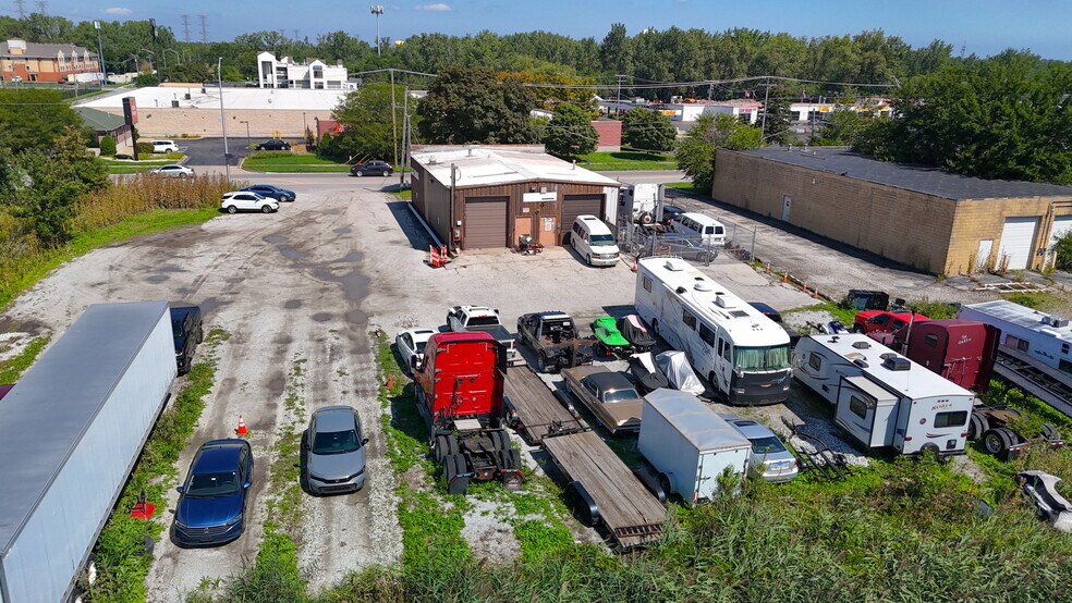 More Photos Of 2535 Bernice Rd, Lansing Warehouse For Sale