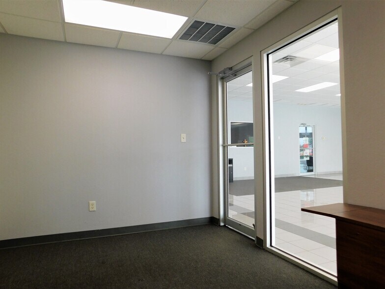 More Photos Of 202 W Gore Blvd, Lawton Auto Dealership For Sale