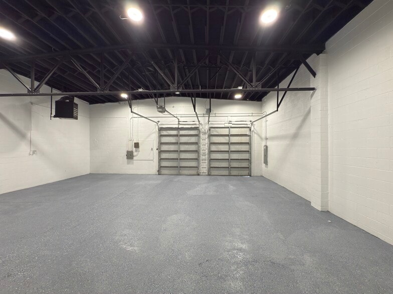 More Photos Of 5729-5731 S Beech Daly Rd, Dearborn Heights Warehouse For Sale