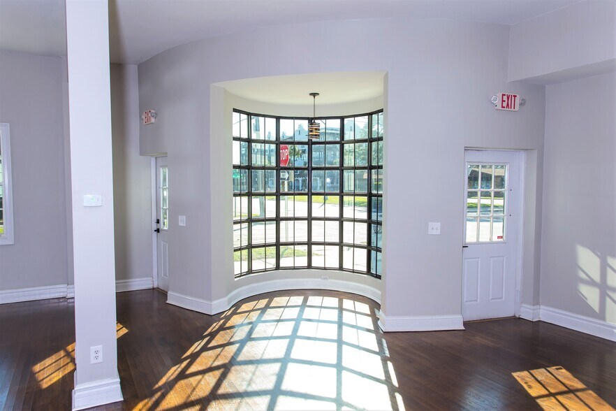 More Photos Of 700 W Garden St, Pensacola Freestanding For Lease
