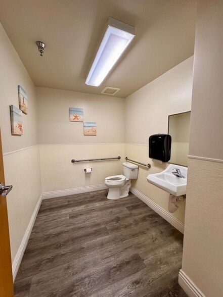 More Photos Of 610-640 W Lambert Rd, Brea Light Manufacturing For Sale