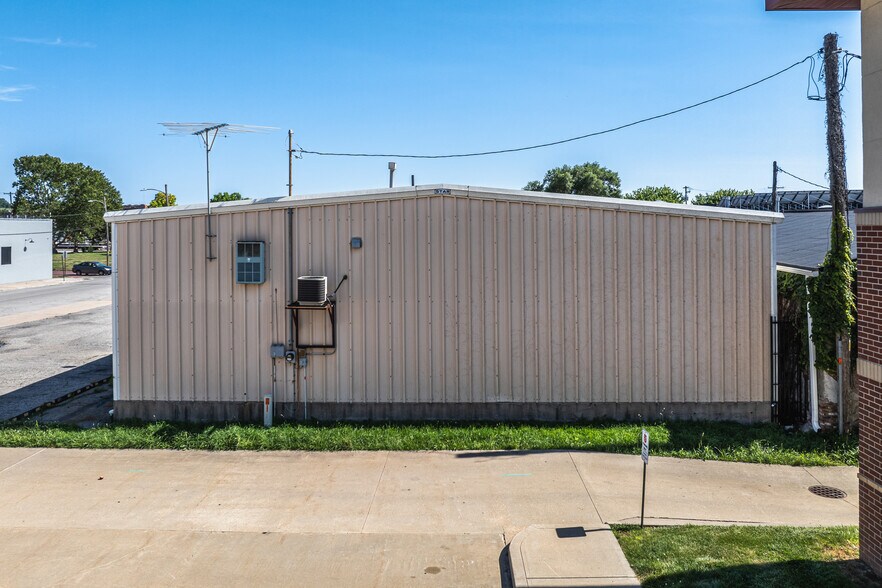 More Photos Of 624 S 7th St, Saint Joseph Industrial For Sale