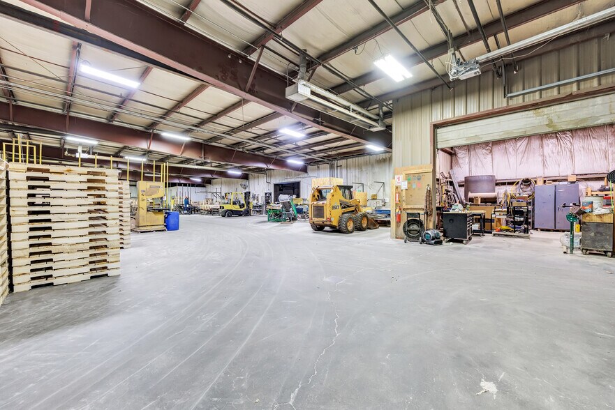 More Photos Of 2330 Pamperin Rd, Howard Manufacturing For Sale
