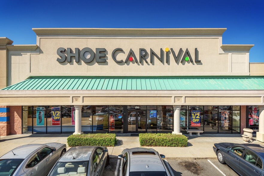 More Photos Of 9905-10101 E Independence Blvd, Matthews Unknown For Lease