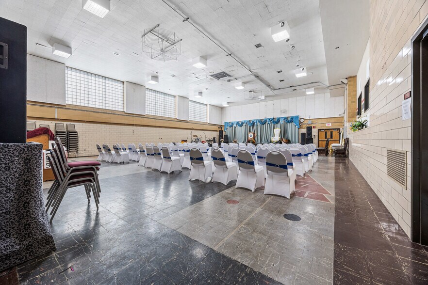 More Photos Of 1110 S 14th St, Moorhead Specialty For Sale