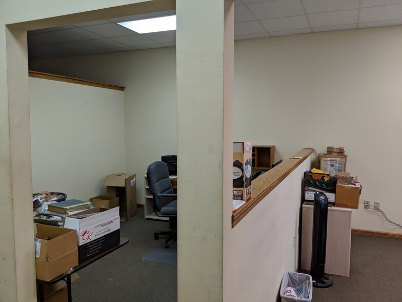 More Photos Of 3228 S West St, Wichita Flex For Lease