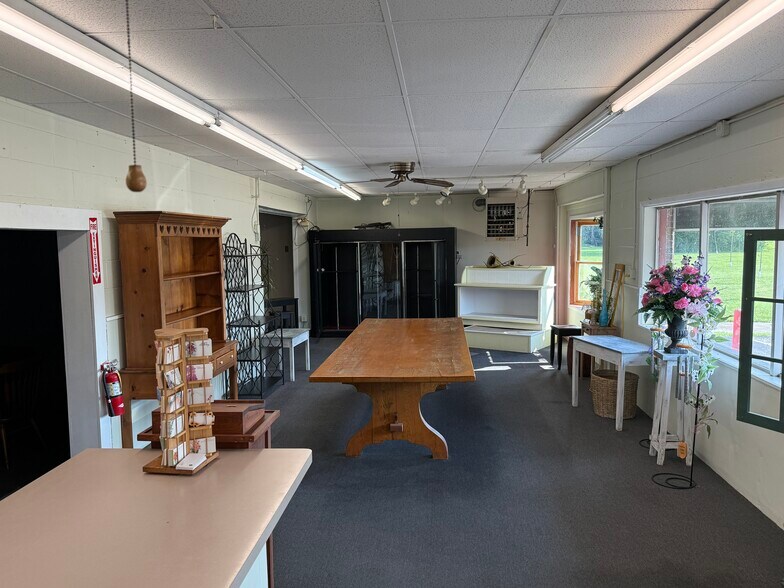 More Photos Of 1003 N Main St, Miamisburg Showroom For Sale
