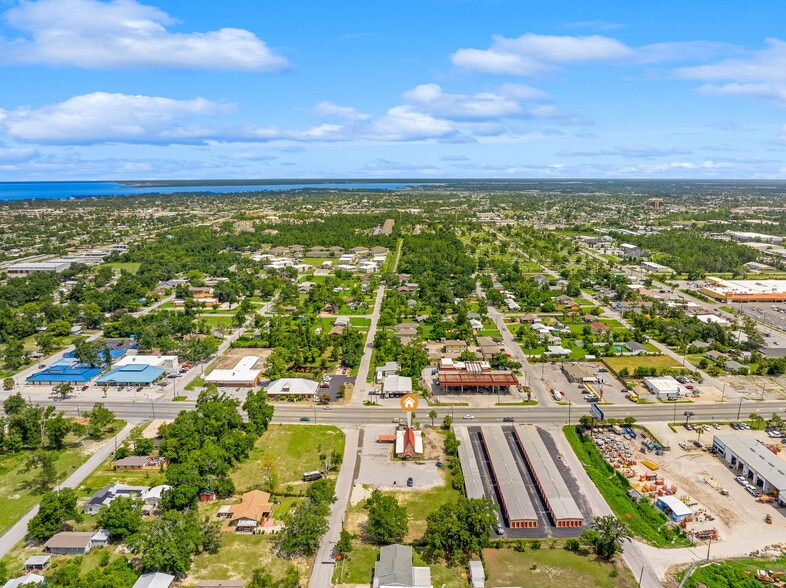 More Photos Of 1623 W 15th St, Panama City Bar For Sale