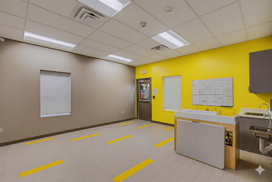 More Photos Of 27511 Interstate 10, Boerne Office For Sale