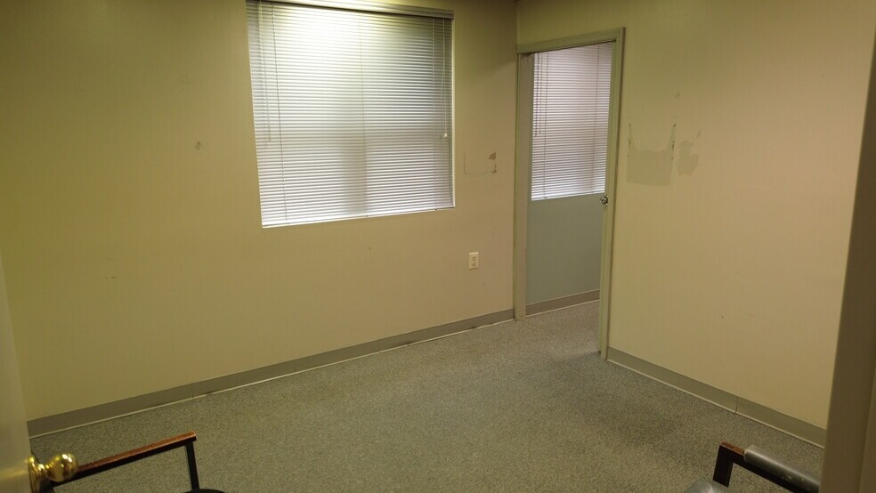 More Photos Of 7 Post Office Rd, Waldorf Medical For Sale