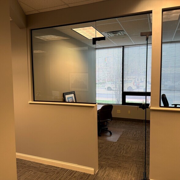 More Photos Of 20102 Center Ridge Rd, Rocky River Office For Lease