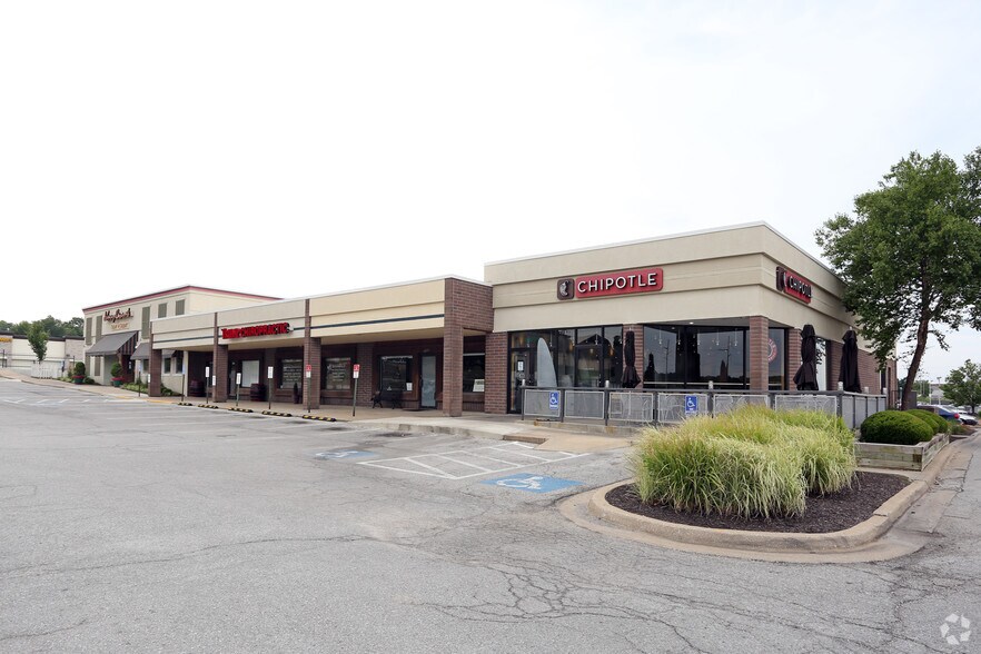 More Photos Of 6863-6879 W 91st St, Overland Park Unknown For Lease