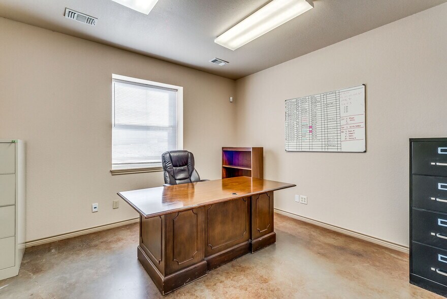 More Photos Of 3997 N US Highway 287, Alvord Warehouse For Lease