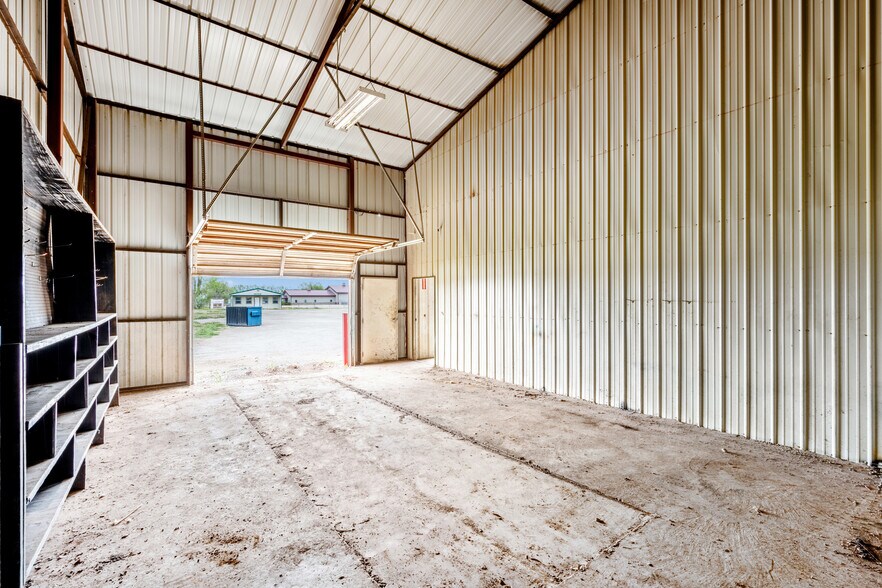 More Photos Of 403 Linwood Plz, Lindsay Warehouse For Sale