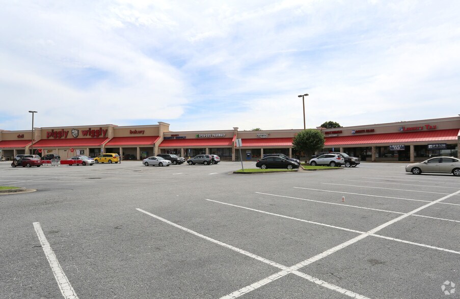 Primary Photo Of S Lincoln @ S. Lincoln & Victory Dr., Columbus General Retail For Lease