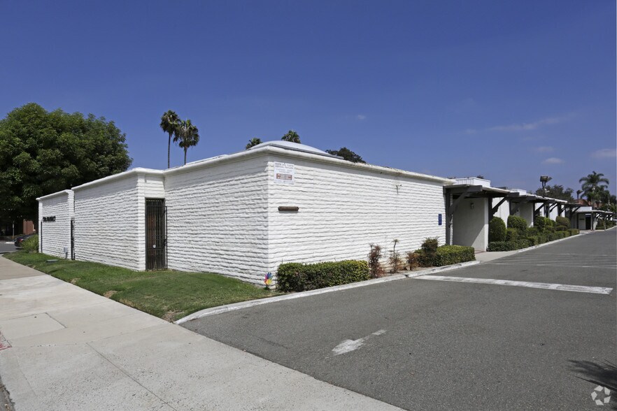 More Photos Of 17400 Irvine Blvd, Tustin Medical For Lease