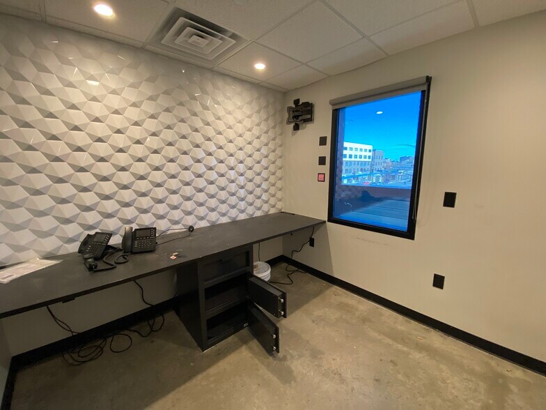 More Photos Of 2120 Ingersoll Ave, Des Moines Restaurant For Sale