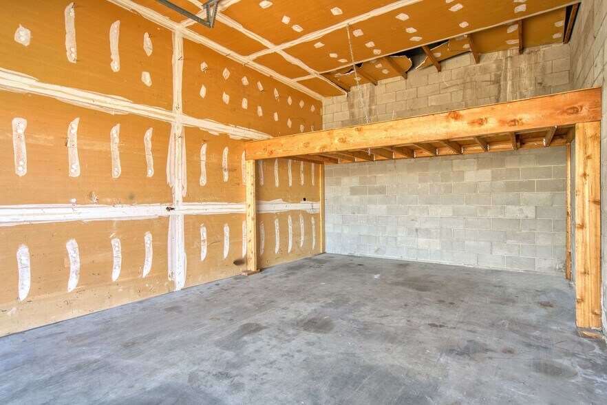More Photos Of 1109-1115 Kimbark St, Longmont Unknown For Lease