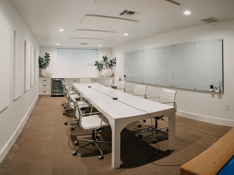 More Photos Of 9555 Harmon Rd, Fort Worth Office For Lease
