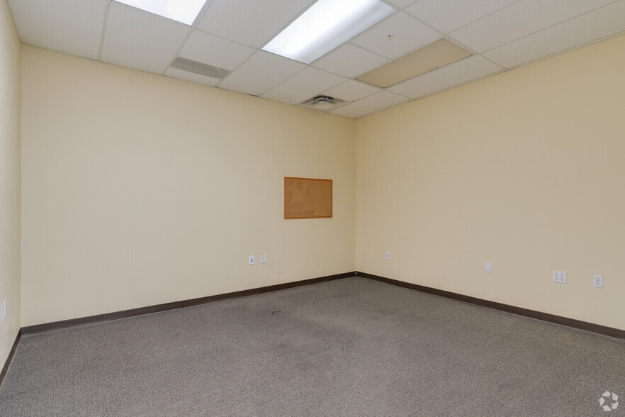 More Photos Of 2550 N Thunderbird Cir, Mesa Office For Lease