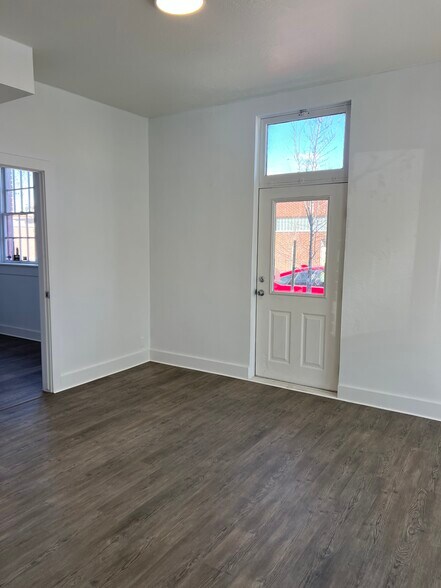 More Photos Of 10 S Main St, Payson Storefront For Sale