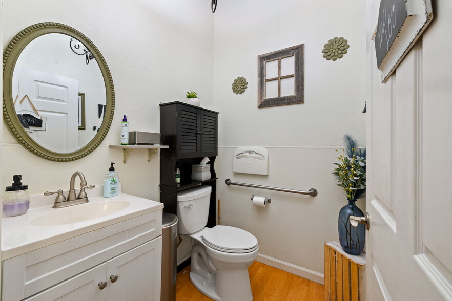 More Photos Of 2112 Armory Dr, Santa Rosa Freestanding For Sale